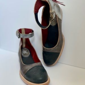 Marilyn Sandal Sz 10 (stone multi color) Original Freebird by Steven (BNIB)